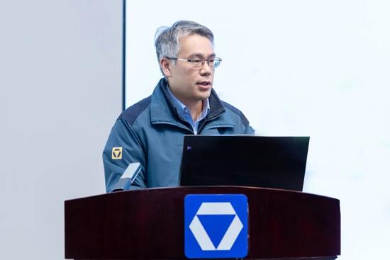 启新程 攀高峰 · 2026徐工道路营销工作会议聚势谋远,共赴征途 启新程 攀高峰 · 2026徐工道路营销工作会议聚势谋远,共赴征途
