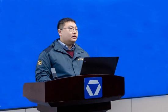 启新程 攀高峰 · 2026徐工道路营销工作会议聚势谋远,共赴征途 启新程 攀高峰 · 2026徐工道路营销工作会议聚势谋远,共赴征途