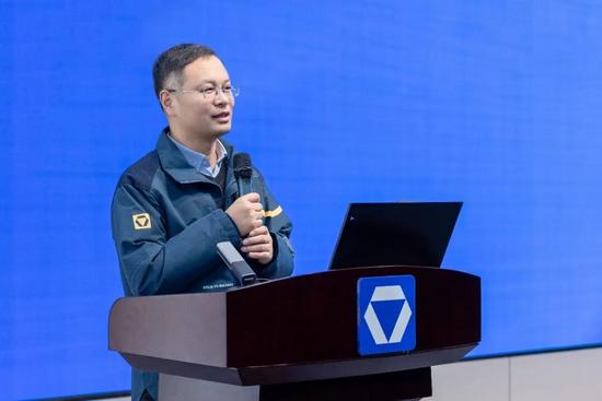 启新程 攀高峰 · 2026徐工道路营销工作会议聚势谋远,共赴征途 启新程 攀高峰 · 2026徐工道路营销工作会议聚势谋远,共赴征途