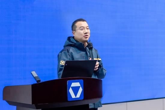 启新程 攀高峰 · 2026徐工道路营销工作会议聚势谋远,共赴征途 启新程 攀高峰 · 2026徐工道路营销工作会议聚势谋远,共赴征途