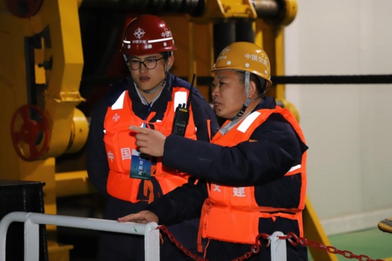 60多万颗螺丝零失误!“中国深海钳工第一人”管延安的“厘米人生”丨对话时间 60多万颗螺丝零失误!“中国深海钳工第一人”管延安的“厘米人生”丨对话时间