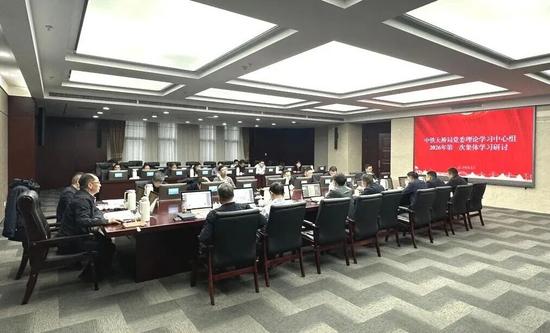 成达万高铁沱江特大桥钢混结合段首梁吊装完成 成达万高铁沱江特大桥钢混结合段首梁吊装完成