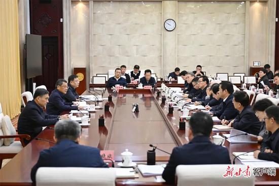 【时政聚焦】省政府就《政府工作报告(征求意见稿)》和“十五五”规划《纲要草案》征求党外人士意见建议 任振鹤出席并讲话 【时政聚焦】省政府就《政府工作报告(征求意见稿)》和“十五五”规划《纲要草案》征求党外人士意见建议 任振鹤出席并讲话