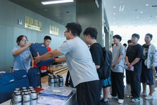 责任筑根基 关爱聚人心——晋钢智造荣获“全国就业与社会保障先