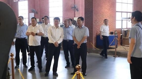 强强联合再谱新篇，山东临工与江苏某集团大客户挖掘机交机仪式隆重举行