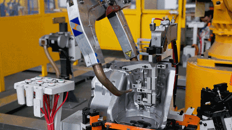 汽车&点焊〡埃斯顿为汽车行业打造“软硬一体”全场景焊接解决方案