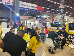 震撼！博创四台智能注塑机闪耀墨西哥展