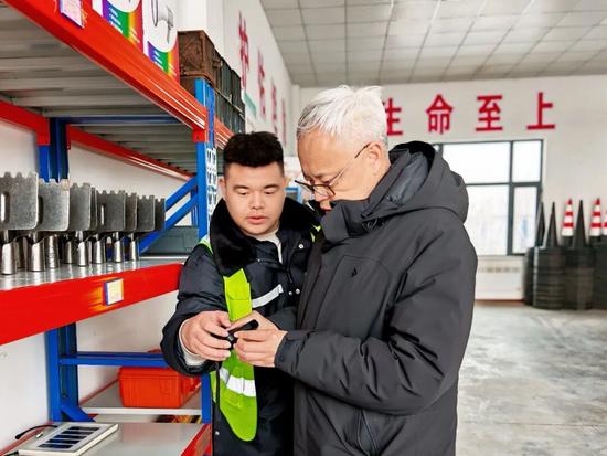 崔猛到公路运营公司长太项目经理部宣讲党的二十届四中全会精神并