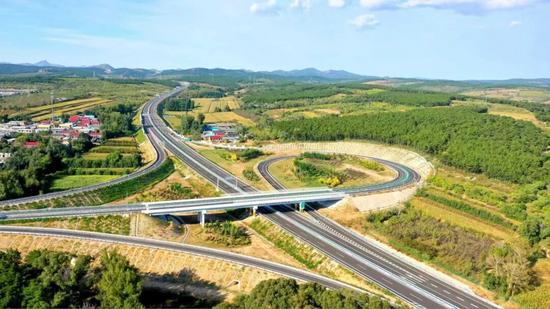 凌绥高速公路获评辽宁省2025年公路水运平安百年品质工程典型