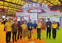 “中国鞋业基地·丹阳”亮相2025“摩登中国”国际鞋包服饰时尚展