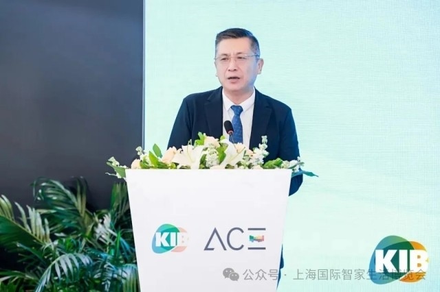 中国轻工业联合会会长张崇和出席2025上海国际智家生活博览会