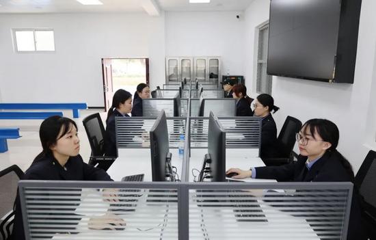 定岗不到半年，7名“00后”小姑娘屡屡获奖！