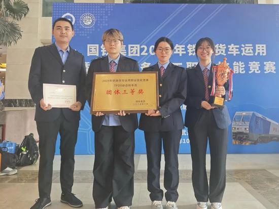 定岗不到半年，7名“00后”小姑娘屡屡获奖！