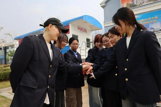 定岗不到半年，7名“00后”小姑娘屡屡获奖！
