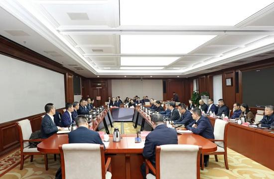 陈文健、赵佃龙与北京顺义区委书记龚宗元，区委副书记、区长崔小