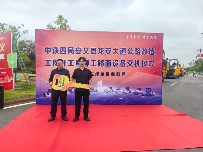 柳工成套路面设备批量交付,助力客户高效施工! 柳工成套路面设备批量交付,助力客户高效施工!