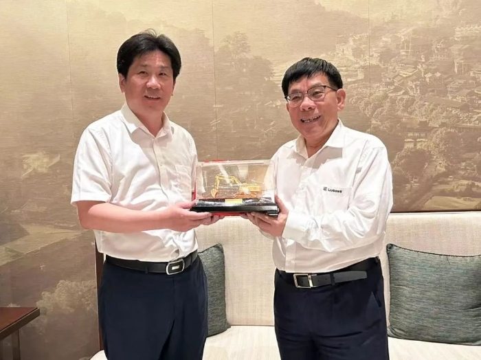 安徽海螺集团公司与柳工深化战略合作