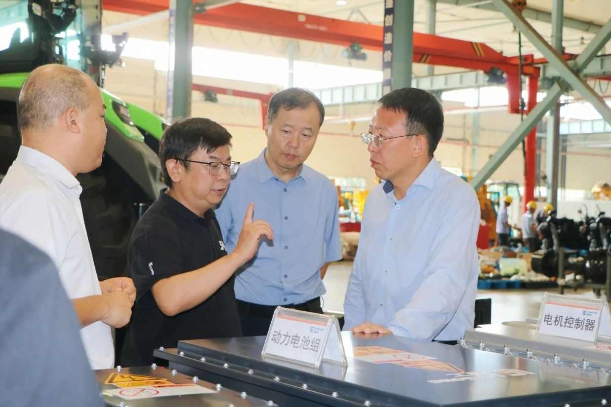 农业农村部调研组到访柳工农机，点赞混合动力技术创新，见证智能化转型成果