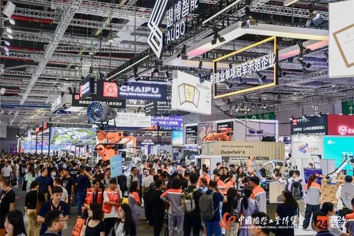 “具身工业 智领未来”:2025中国工博会机器人展勾勒智能制造新图景 “具身工业 智领未来”:2025中国工博会机器人展勾勒智能制造新图景